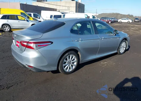 2020 Toyota Camry Le z USA, uszkodzony, nr VIN 4T1C11AK4LU894397